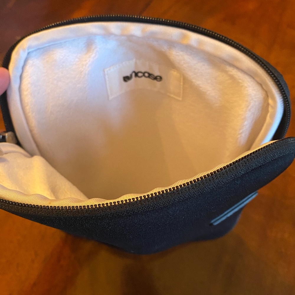 Incase neoprene device protector - Picture 7 of 10